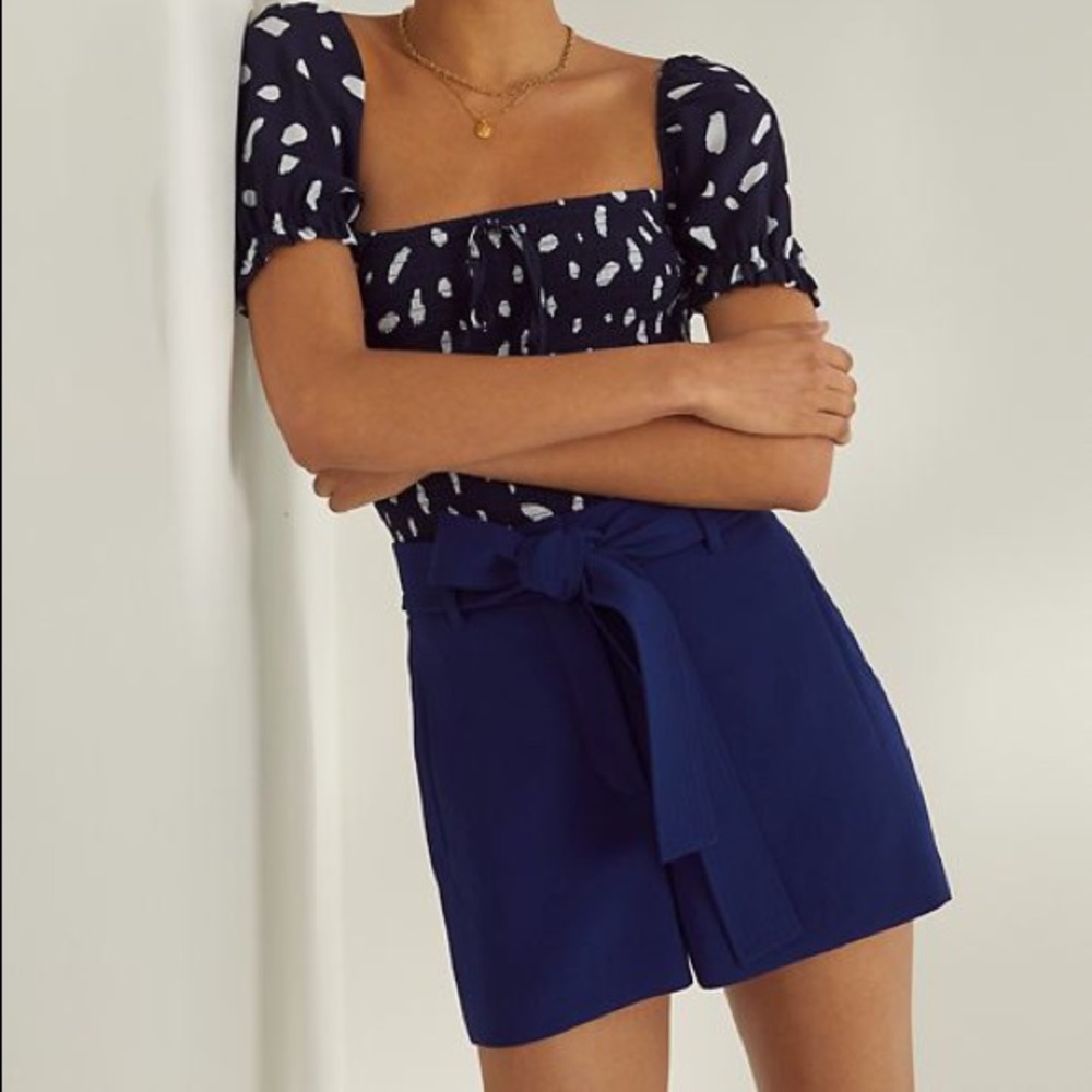 Aritzia navy blue tie waist shorts size 0 NWT